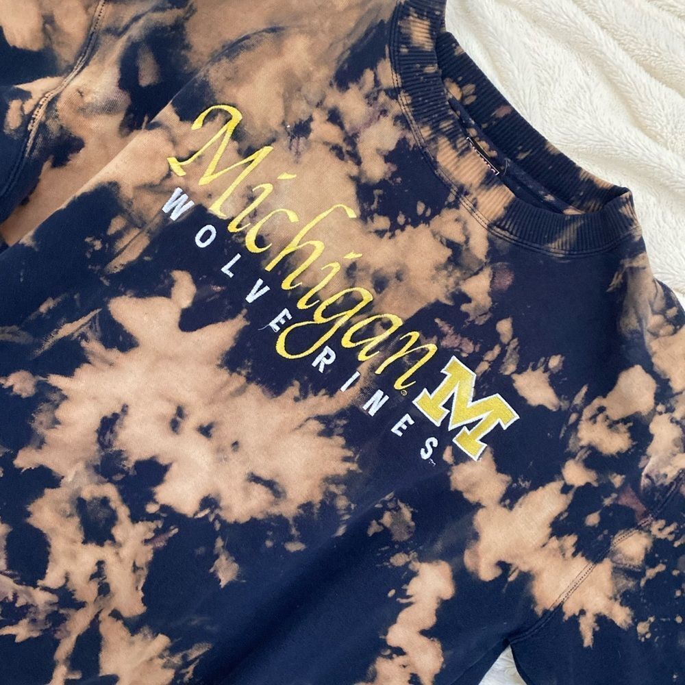 University of Michigan bleach dyed crewneck sweatshirt - Picture 4 of 6